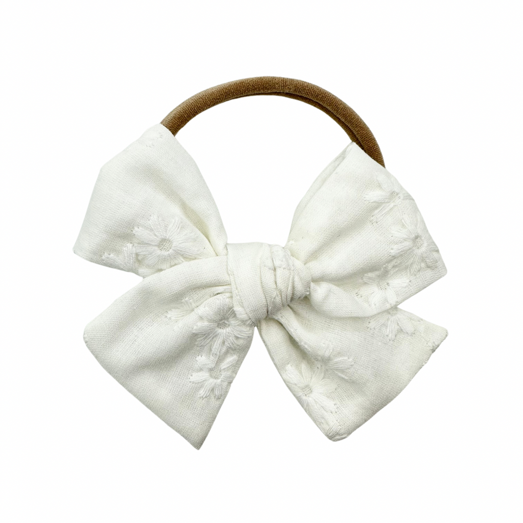 White Embroidered Daisy :: Mini Voyager Bow